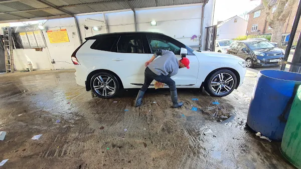 In "N' Out Hand Car Wash
