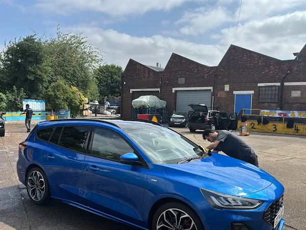 Merlin hand car wash