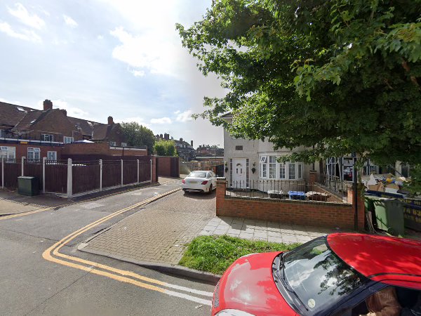 SS Harrow Weald car wash