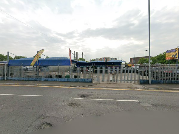 Drive in hand Car wash