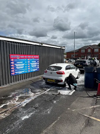 Hooters Hand Car Wash